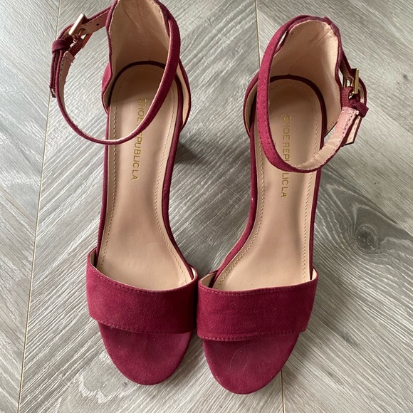 Heeled Sandals - Picture 2 of 3